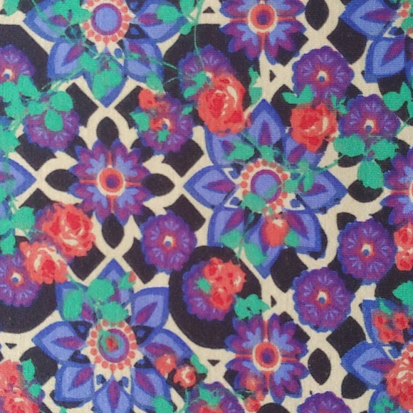 5/$25 Lularoe Irma Tunic Top Medium M Floral Black - Picture 4 of 6